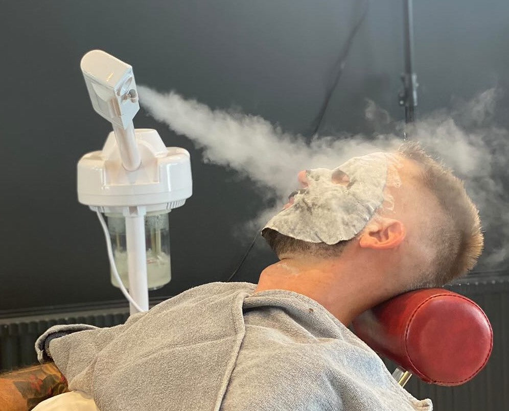 Gesichtsreinigung mit Produkten & Bartrasur & Warmes Handtuch